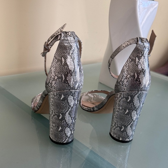 Sam Edelman Heel Sandals Sam Edelman Leather Silver and Black Sandals Size 7.5 - Picture 4 of 9